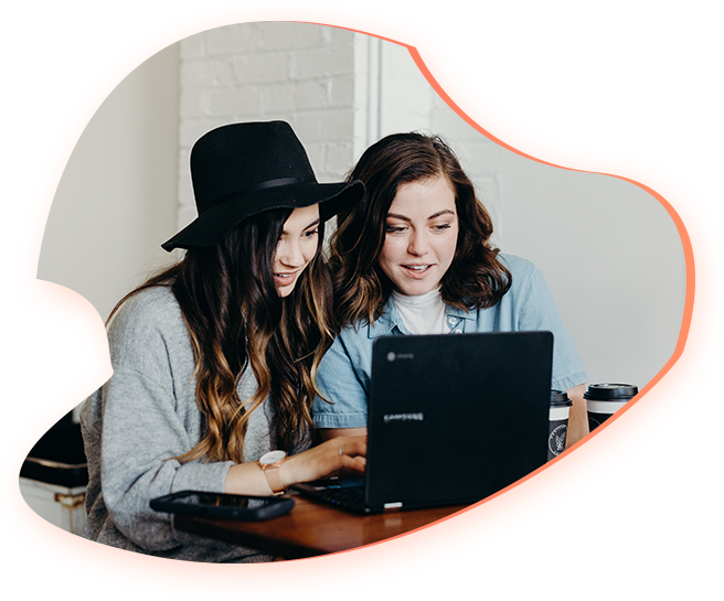 Team arbeitet an Webdesign-Projekten